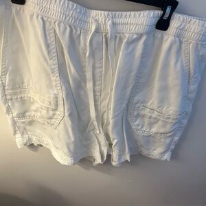 Talbots Ivory Casual Shorts with pockets! XLP